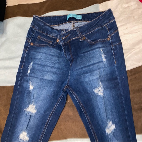 Jenas - Picture 1 of 2